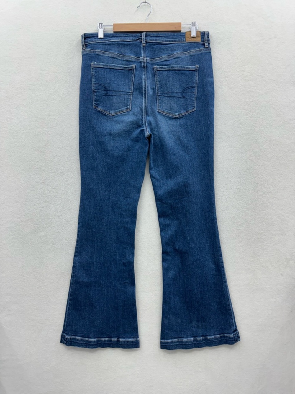 American Eagle Women’s 14 Super High-Rise Flare Jeans NWT - Picture 2 of 10